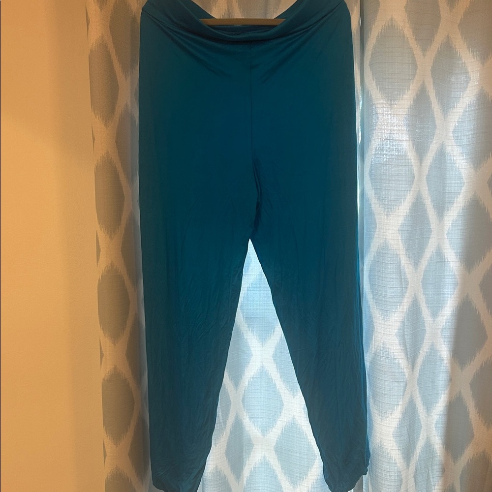 Amazon Women's Cropped Pants - Teal